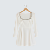 Alena | Baršunaste haljine s cvjetnim dekolteom