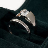 Blještav prsten sa kokošjim repom i velikim kvadratom cirkonijuma