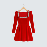 Alena | Baršunaste haljine s cvjetnim dekolteom