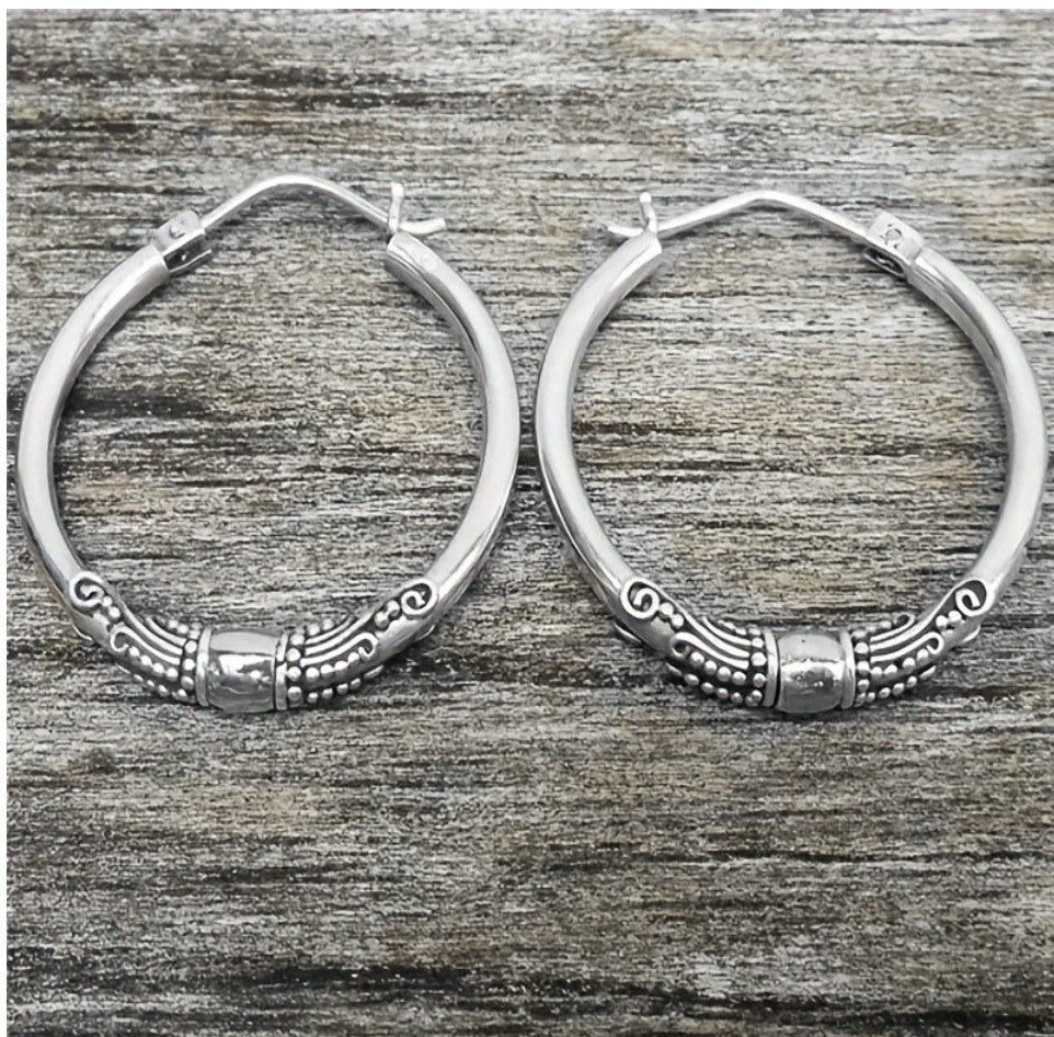 Retro naušnice sa rezanim prstenovima u dva tona