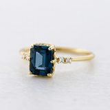 Vintage prsten sa žarom safira