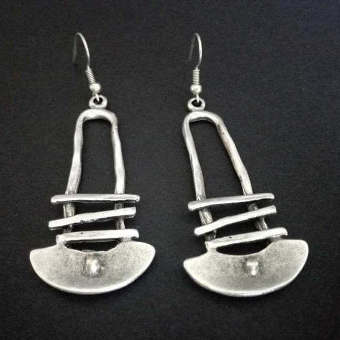 Geometrijske naušnice sa posebnim oblikom