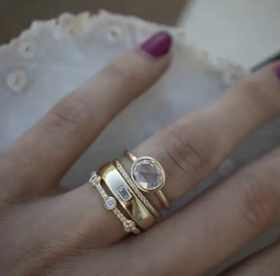 Kvadratni prsten od cirkona sa četiri dijamanta