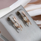 Elegantne naušnice od zlatnog krsta