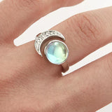 Mjesečev kamen u obliku polumjeseca